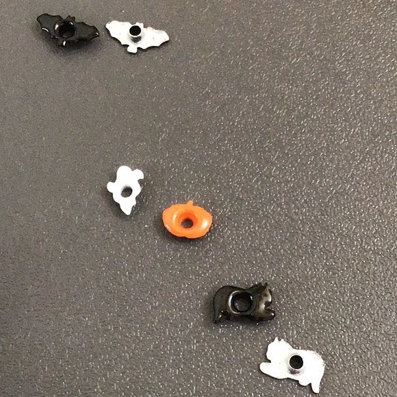 🎃 Halloween Finishing Eyelets for Scrapbooking 🎃 - Picture 2 of 4